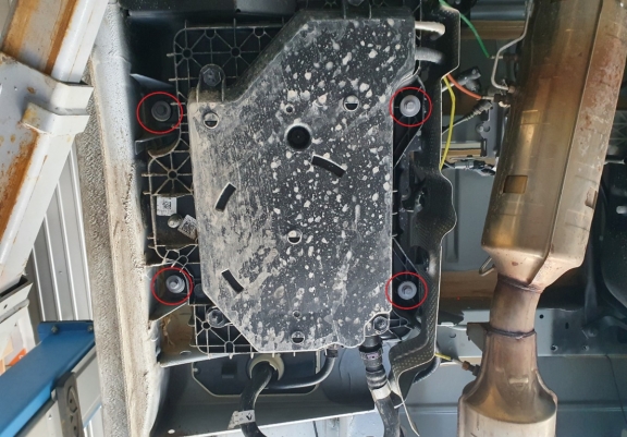 Protector del deposito AdBlue Renault Master 3 - Modelo 2