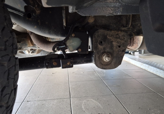 Cubre cárter de aluminio para sensor del brazo de suspensión trasero Ford Ranger Raptor